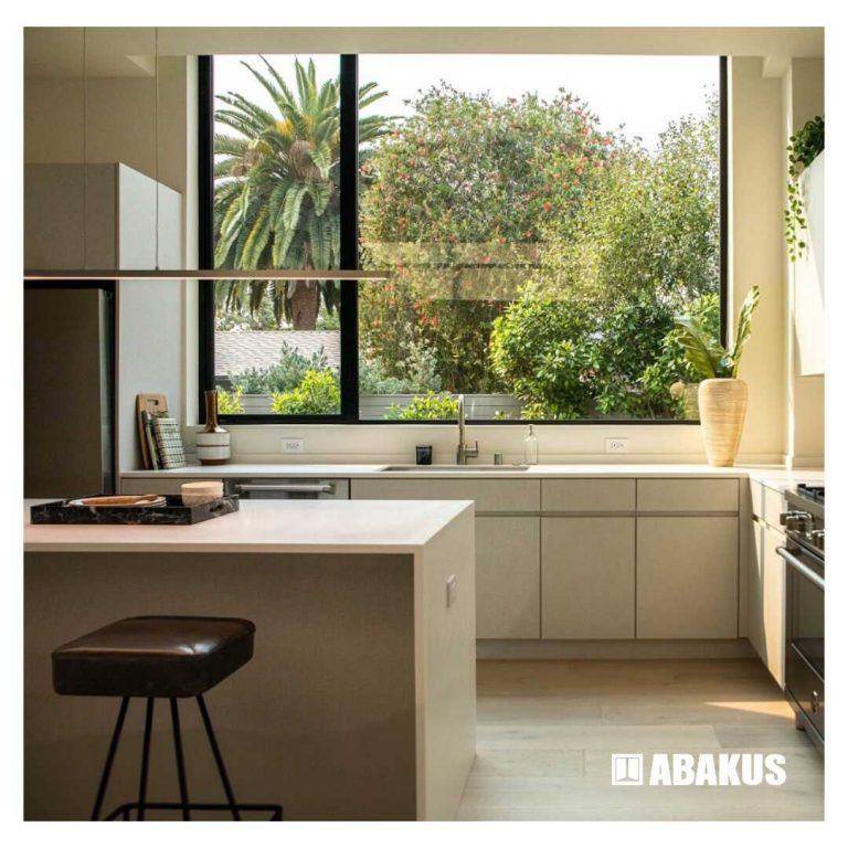 nowoczesne okno w kuchni